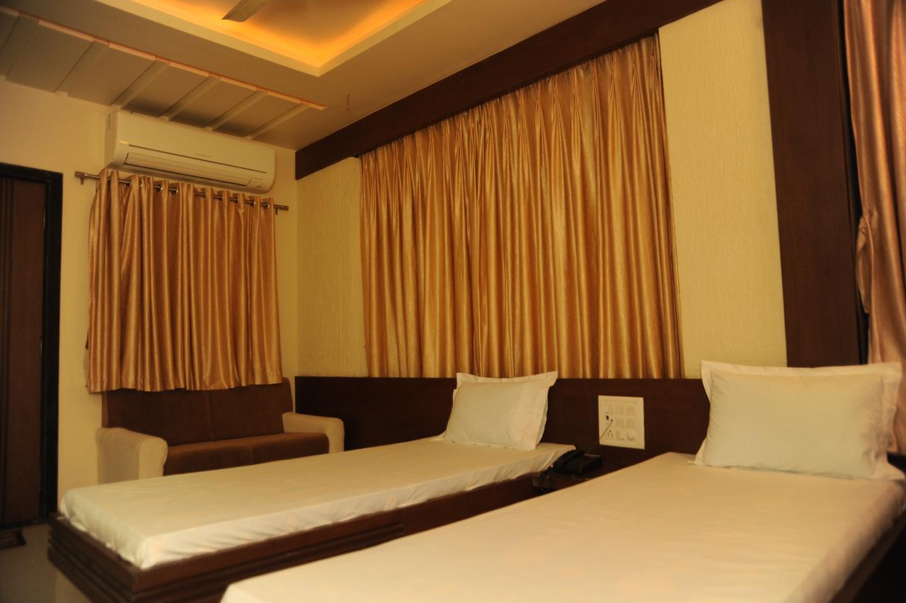 Tulsi Motel Nadiad Экстерьер фото