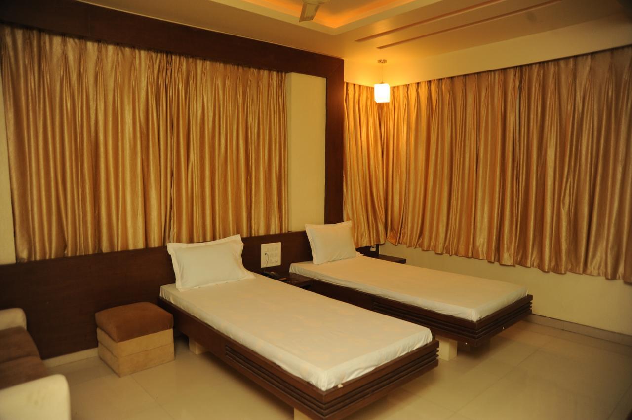 Tulsi Motel Nadiad Экстерьер фото