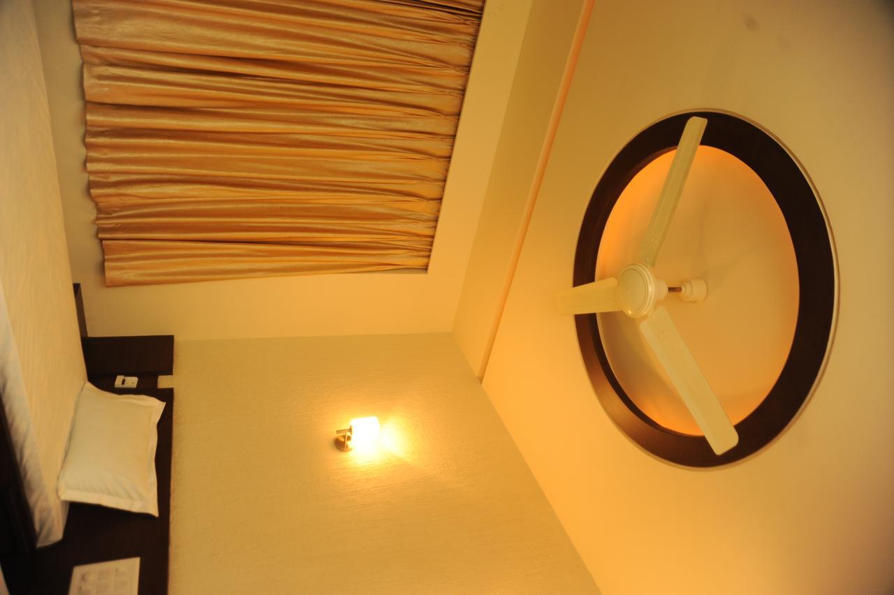 Tulsi Motel Nadiad Экстерьер фото