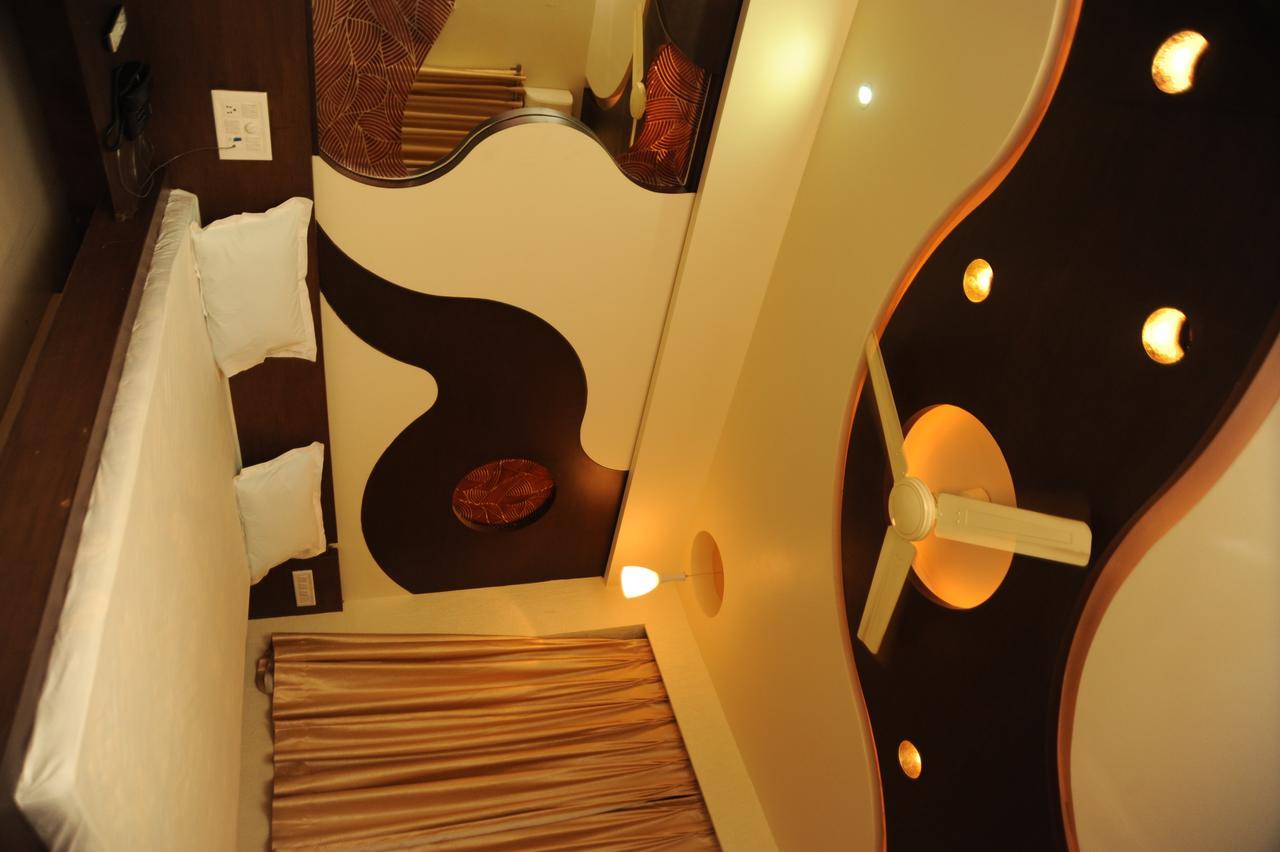 Tulsi Motel Nadiad Экстерьер фото