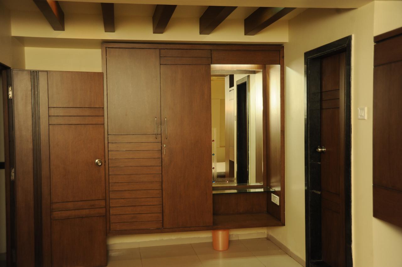 Tulsi Motel Nadiad Экстерьер фото