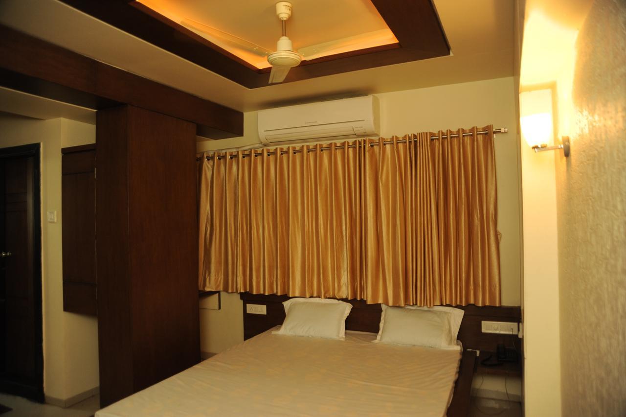 Tulsi Motel Nadiad Экстерьер фото